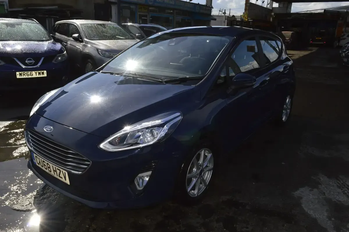 Używany Ford Fiesta Zetec 100 KM (73 kW) 2019 Niebieski Hatchback