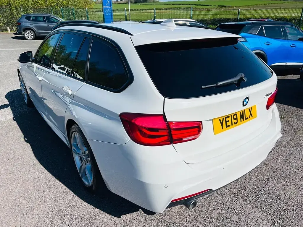 Begagnad BMW 318 M Sport 2019 Vit Kombi