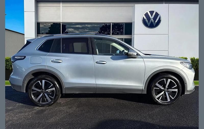Used VW Tiguan Elegance 147 HP (108 kW) 2025 Silver SUV