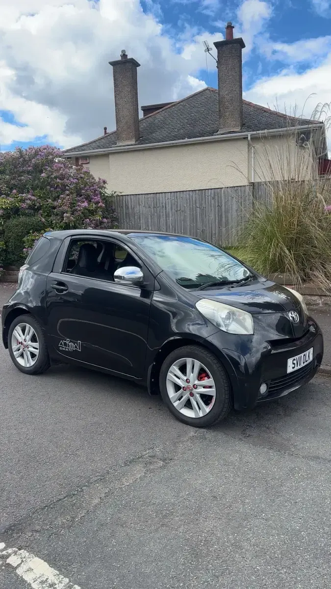 Used Toyota iQ 96 HP (70 kW) 2011 Black Hatchback