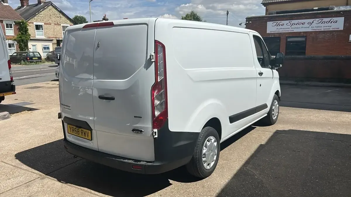 Used Ford Transit Custom 105 HP (77 kW) 2018 White Van
