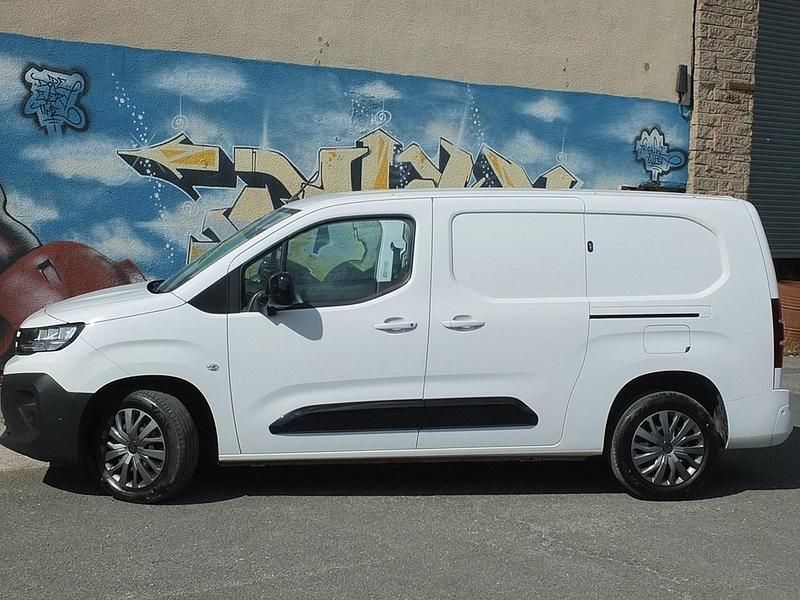 Used Peugeot Partner S 100 HP (73 kW) 2024 White MPV