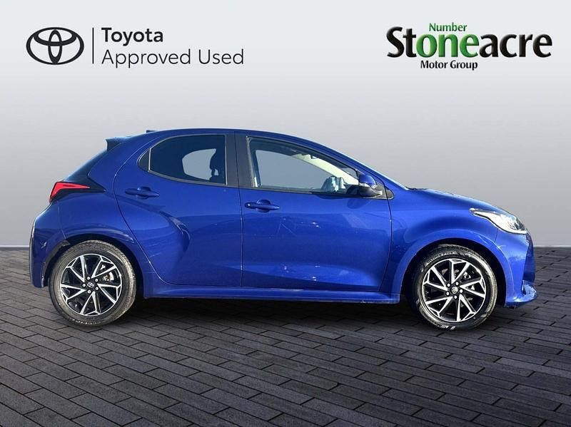Used Toyota Yaris Hybrid Design 116 HP (85 kW) 2023 Blue Hatchback