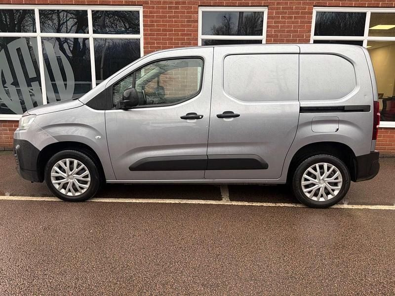 Used Citroën Berlingo 130 HP (95 kW) 2021 Grey MPV