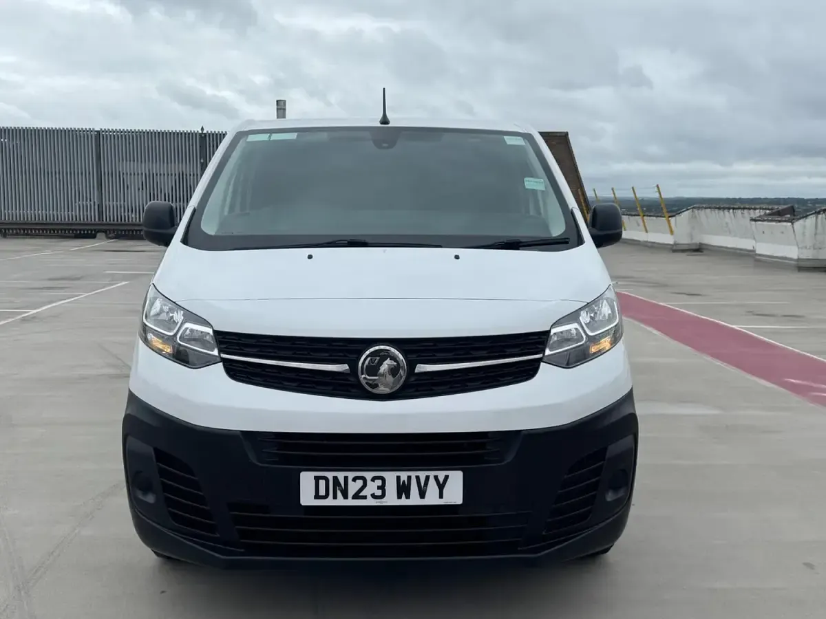 Used Vauxhall Vivaro S 100 HP (73 kW) 2023 White MPV
