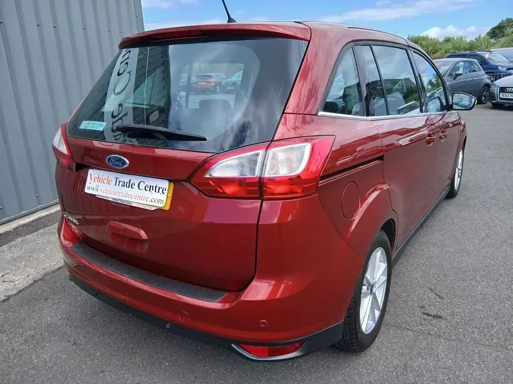 Used Ford Grand C-Max Zetec 120 HP (88 kW) 2017 Red MPV