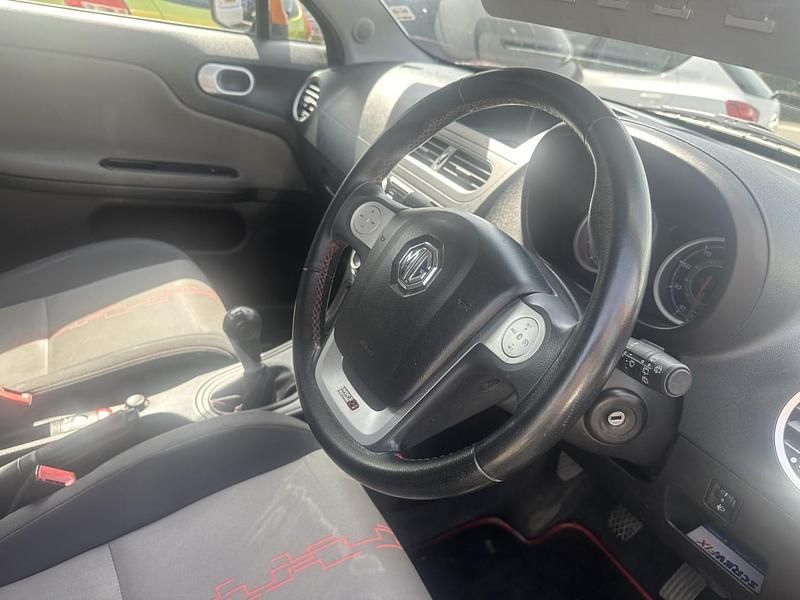 Usado MG MG3 106 HP (77 kW) 2016 Laranja Citadino