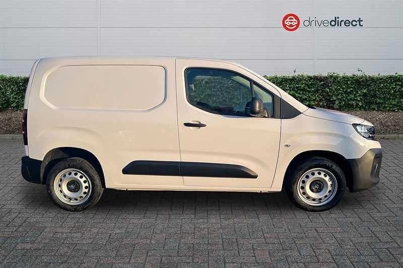 New Vauxhall Combo S 100 HP (73 kW) 2025 White MPV