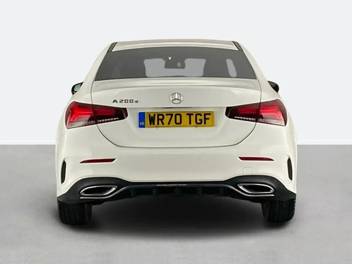 Begagnad Mercedes A200 AMG line 150 HK (110 kW) 2020 Vit Sedan