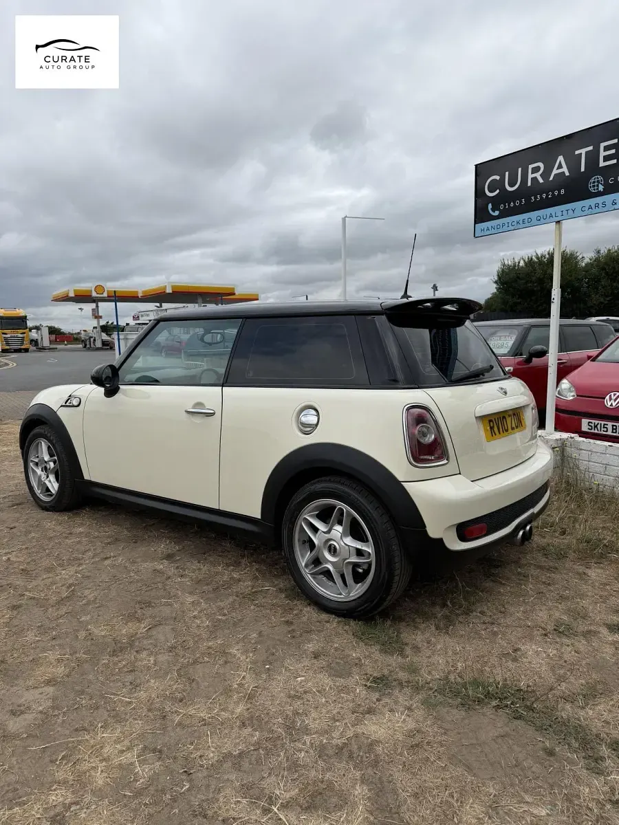 Used Mini Cooper S Hatch 175 HP (128 kW) 2010 White Hatchback
