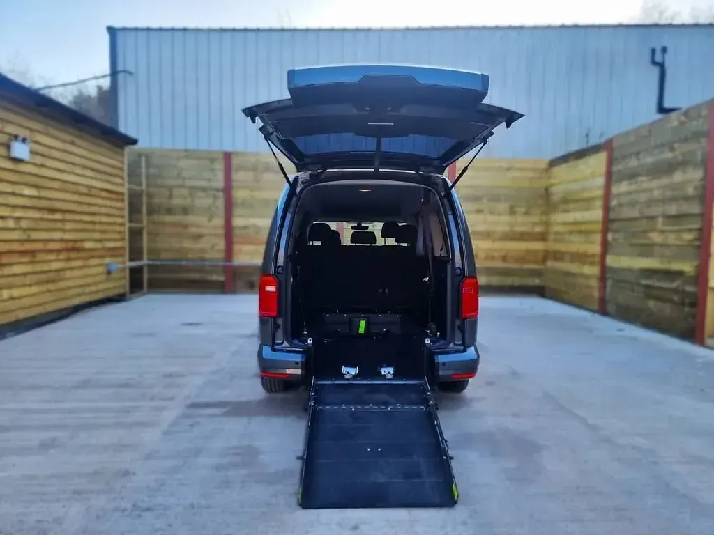 Begagnad VW Caddy Maxi Life 2018 Grå Minibuss