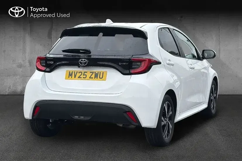 Used Toyota Yaris Design 116 HP (85 kW) 2025 White Hatchback