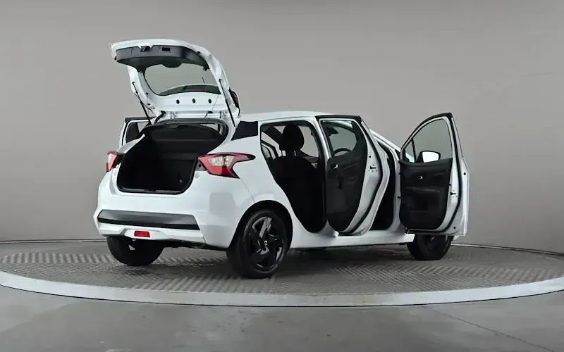 Used Nissan Micra Acenta 92 HP (67 kW) 2022 White Hatchback
