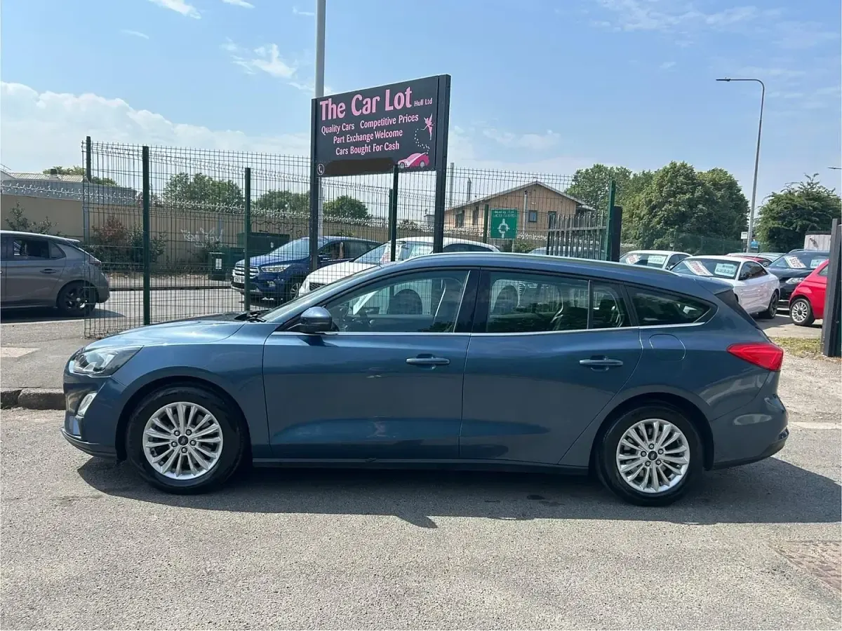 Used Ford Focus Titanium 120 HP (88 kW) 2019 Blue Estate