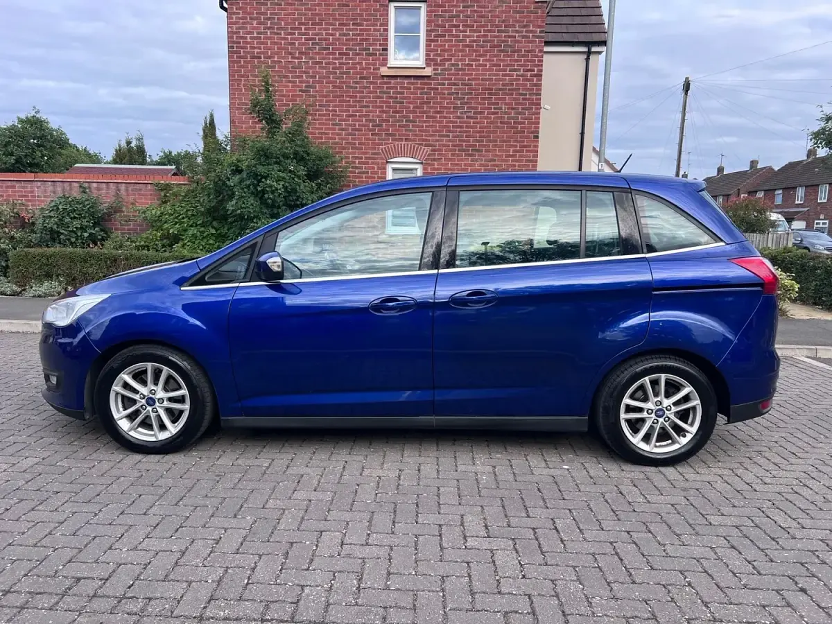 Used Ford Grand C-Max Zetec 120 HP (88 kW) 2017 Blue MPV