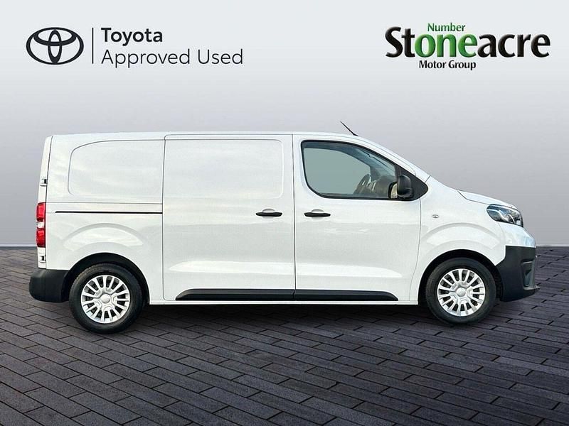 New Toyota Proace 120 HP (88 kW) 2025 White MPV