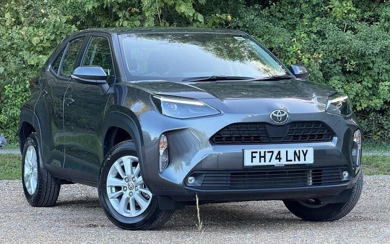 Used 2025 Toyota Yaris Hybrid Estate | £21,489 (Good price) - Image 1/4