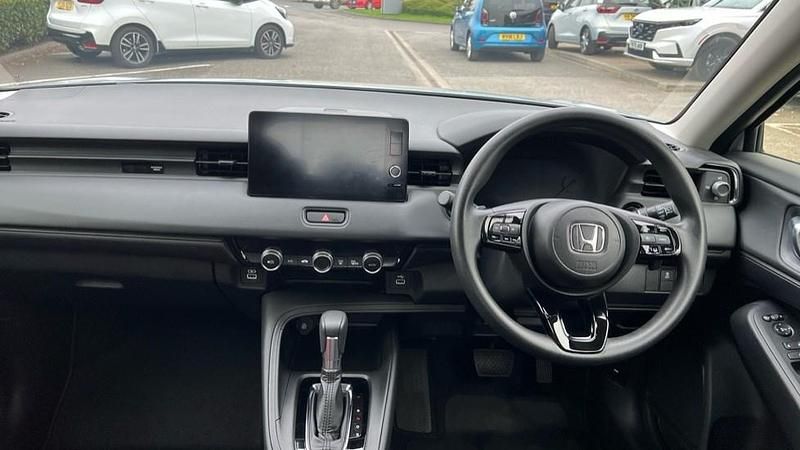 Used Honda HR-V Elegance 131 HP (96 kW) 2023 White SUV