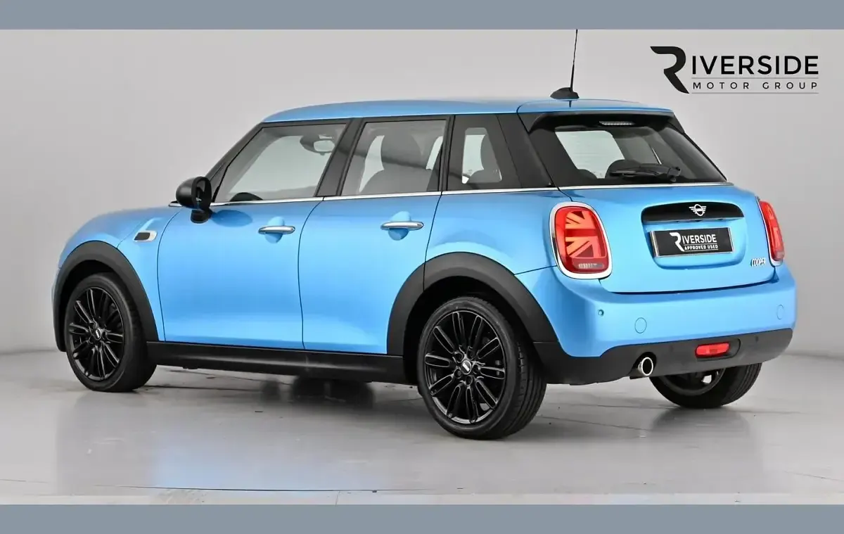 Used Mini Cooper Hatch 136 HP (100 kW) 2018 Electric blue Hatchback