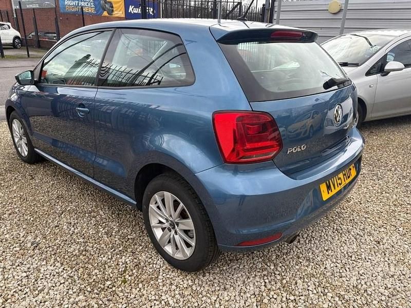 Used VW Polo SE 90 HP (66 kW) 2015 Blue Hatchback