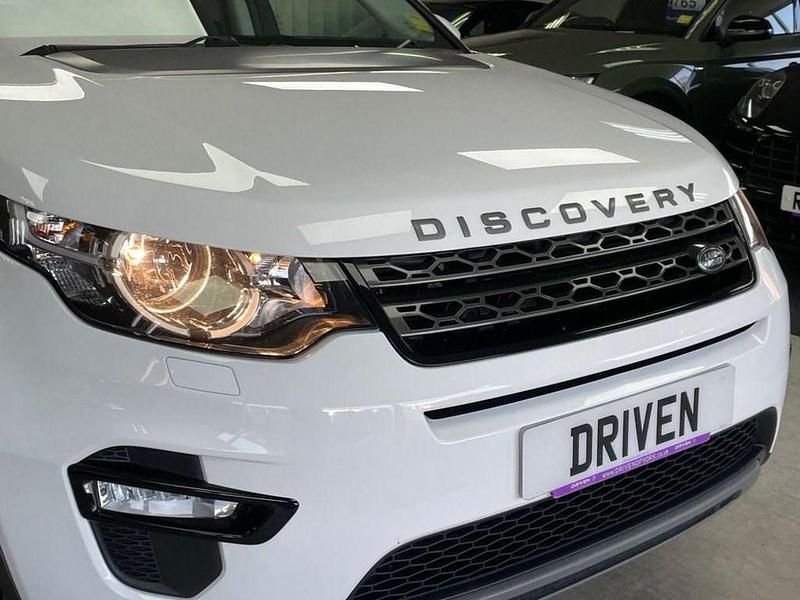 Used Land Rover Discovery Sport SE 180 HP (132 kW) 2018 White SUV