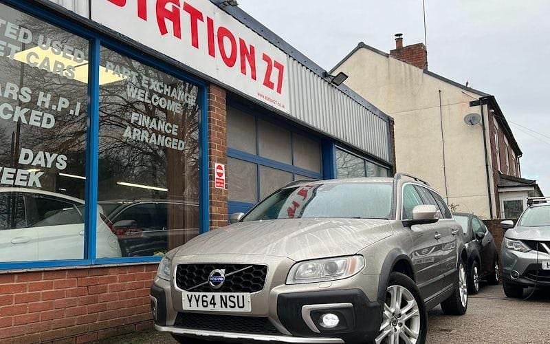 Gold Used 2014 Volvo XC70 SE Lux Estate | £12,695 (Fair price) - Image 1/3