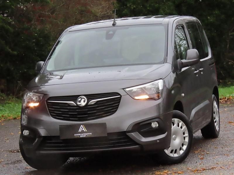 Grey Used 2018 Vauxhall Combo S MPV | £7,794 (Expensive) - Image 1/4