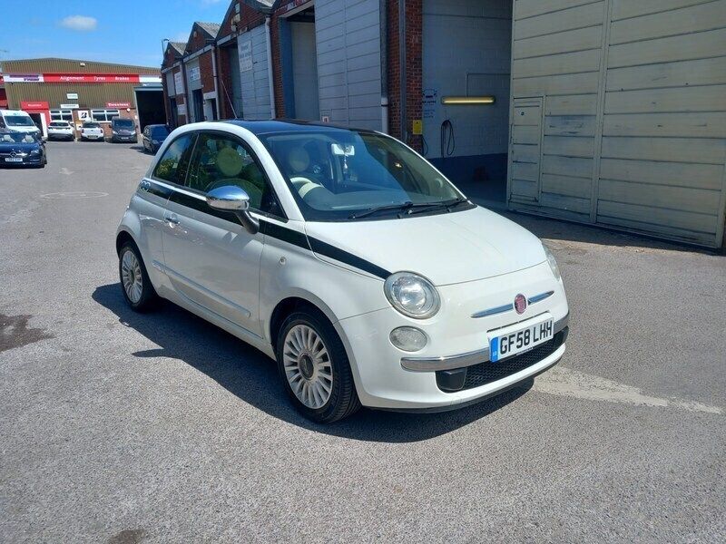 White Used 2009 Fiat 500 Lounge Hatchback | £1,995 (A bit pricey) - Image 1/4