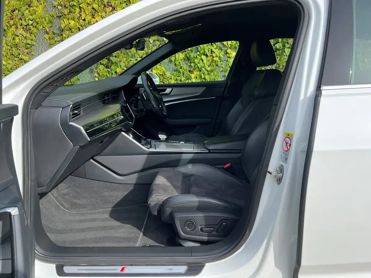 Used Audi A6 S-Line 204 HP (150 kW) 2019 White Estate