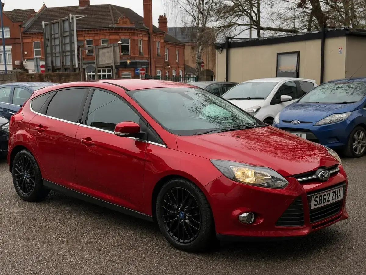Used Ford Focus Zetec 115 HP (84 kW) 2012 Red Hatchback