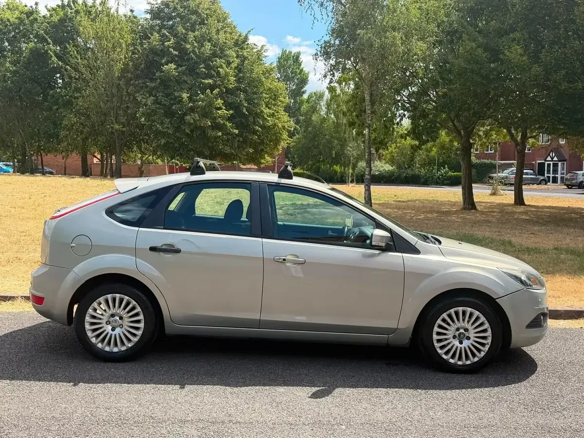 Used Ford Focus Titanium 2010 Gold Hatchback