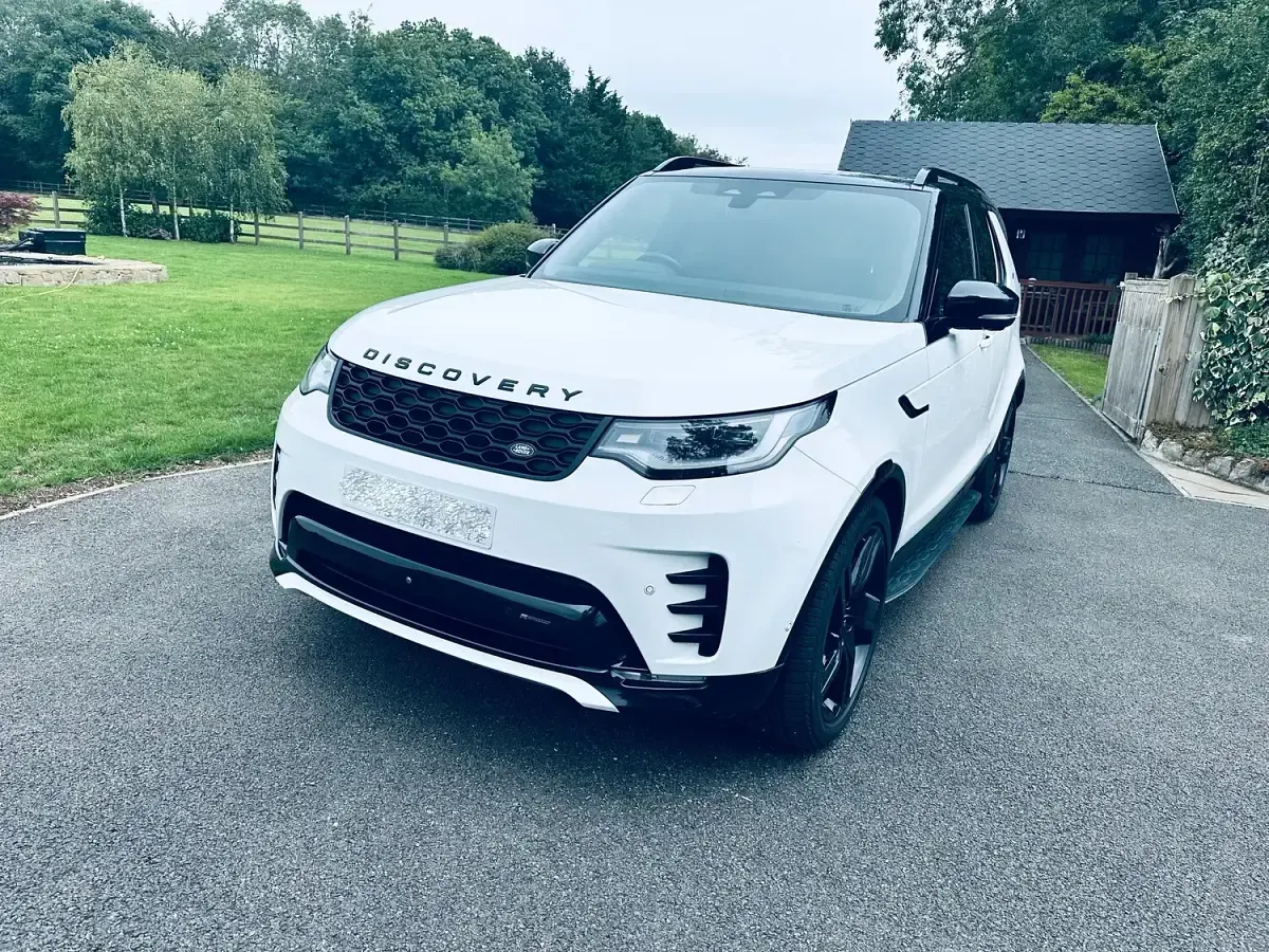 Used Land Rover Discovery HSE Dynamic 2023 White SUV