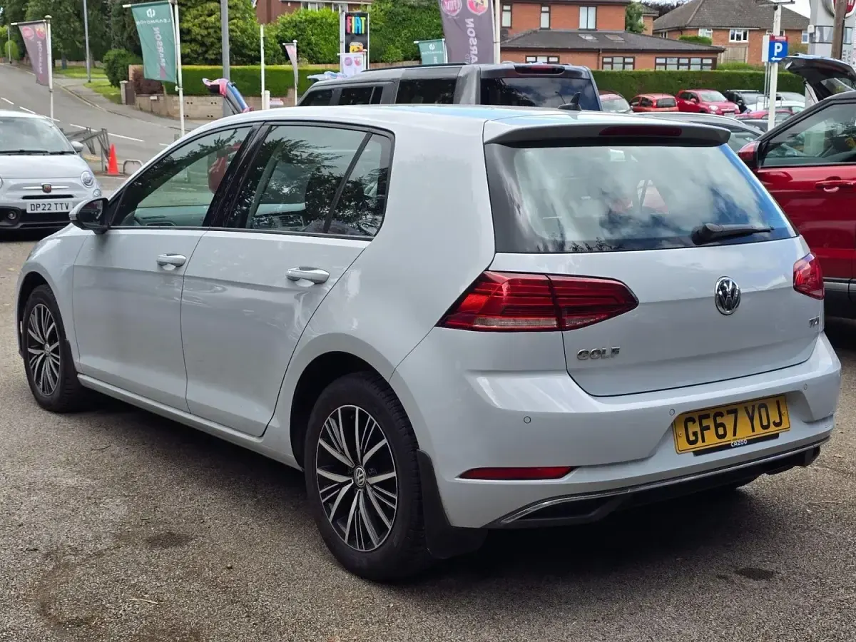 Used VW Golf VII SE 115 HP (84 kW) 2017 Silver Hatchback