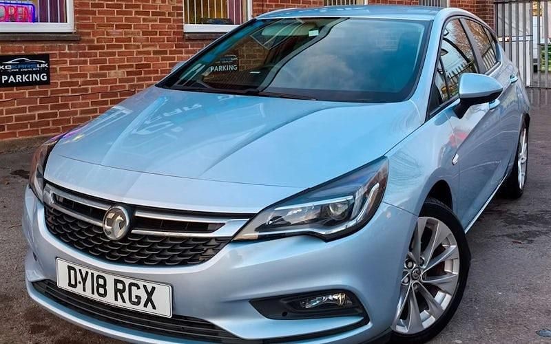 Used Vauxhall Astra Design Edition 101 HP (74 kW) 2018 Silver Hatchback
