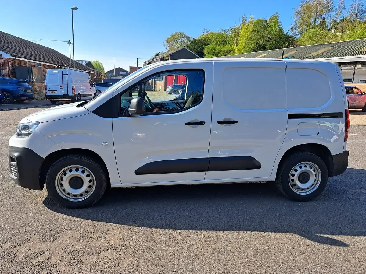 Used Citroën Berlingo 100 HP (73 kW) 2023 White MPV