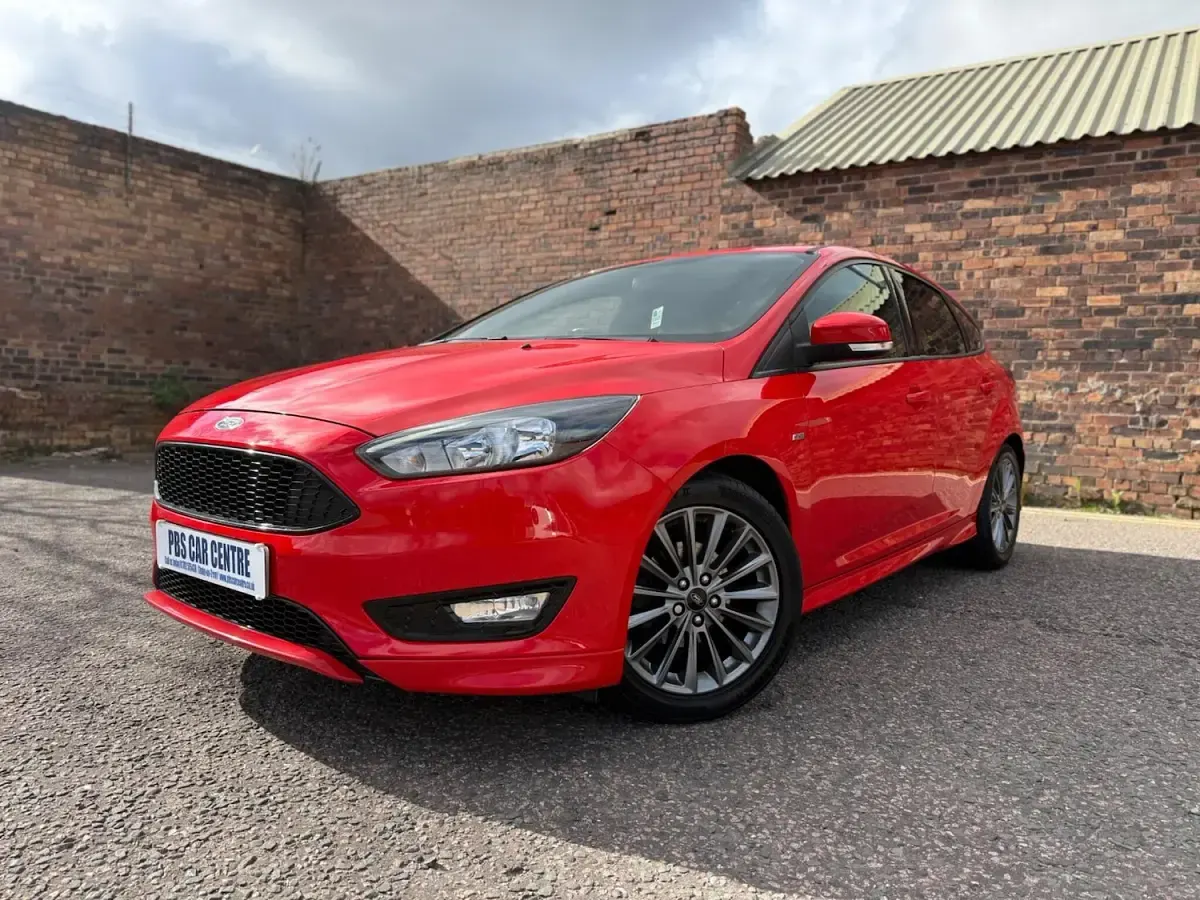 Used Ford Focus ST-Line 125 HP (91 kW) 2018 Red Hatchback