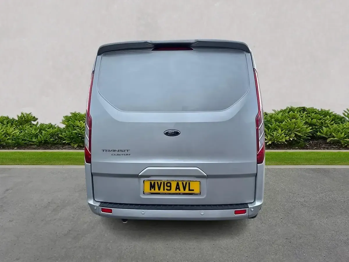 Used Ford Transit Custom Limited 170 HP (125 kW) 2019 Silver Van