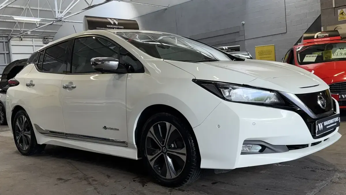 Used Nissan Leaf Tekna 110 kW (150 HP) 2018 White Hatchback
