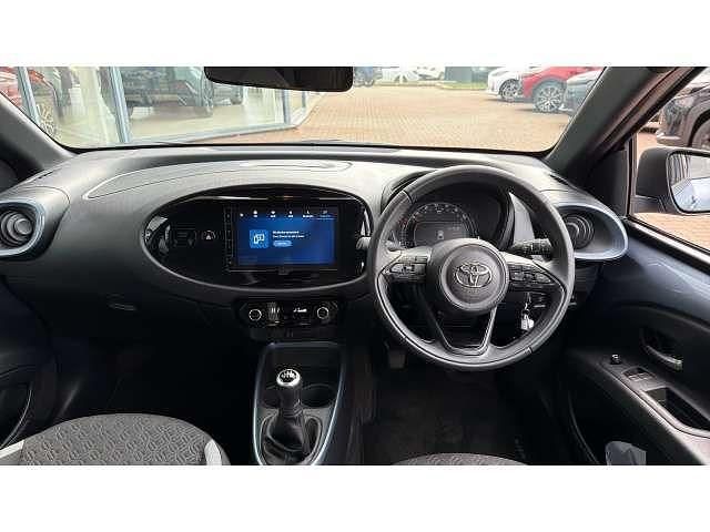Used Toyota Aygo X 72 HP (52 kW) 2024 Grey SUV