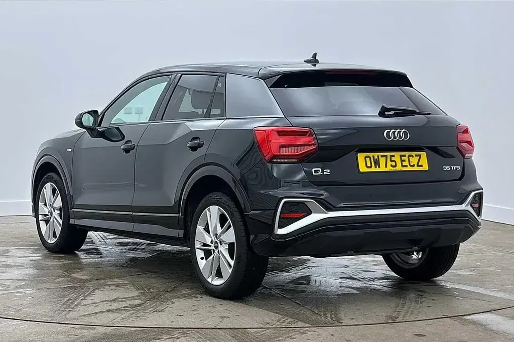 Usado Audi Q2 S-Line 150 HP (110 kW) 2025 Preto SUV