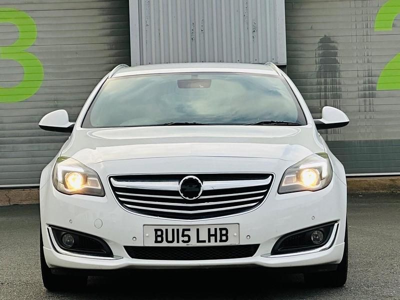 Used Vauxhall Insignia SRi 2015 White Estate