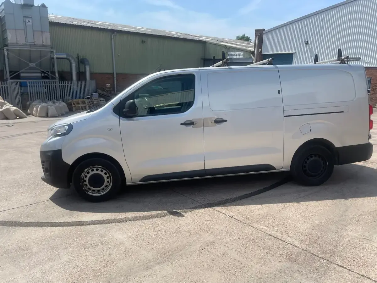 Used Peugeot Expert 2019 Silver Van