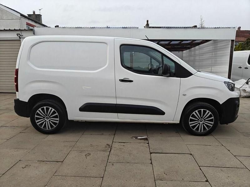 Begagnad Peugeot Partner 131 HK (96 kW) 2021 Vit Minibuss