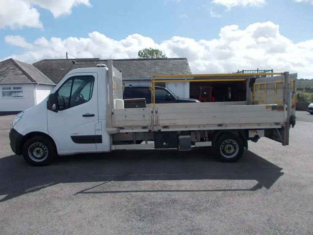 Used Vauxhall Movano 130 HP (95 kW) 2018 White MPV