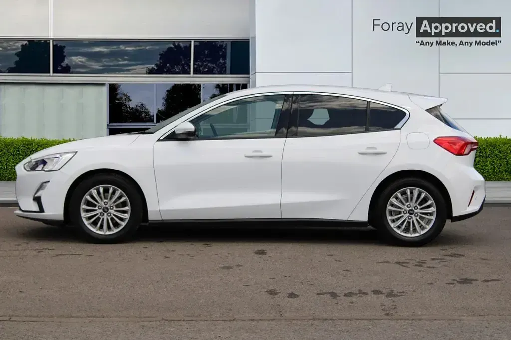 Used Ford Focus Titanium 2019 Frozen white Hatchback