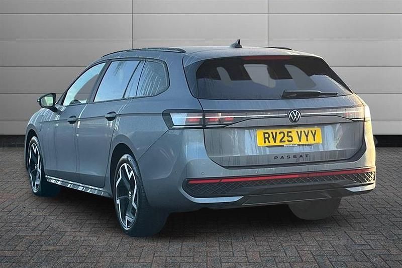 Used VW Passat R-line 204 HP (150 kW) 2025 Diabase grey Estate