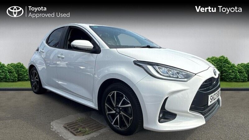 White Used 2023 Toyota Yaris Hybrid Design Hatchback | £17,595 (Fair price) - Image 1/4
