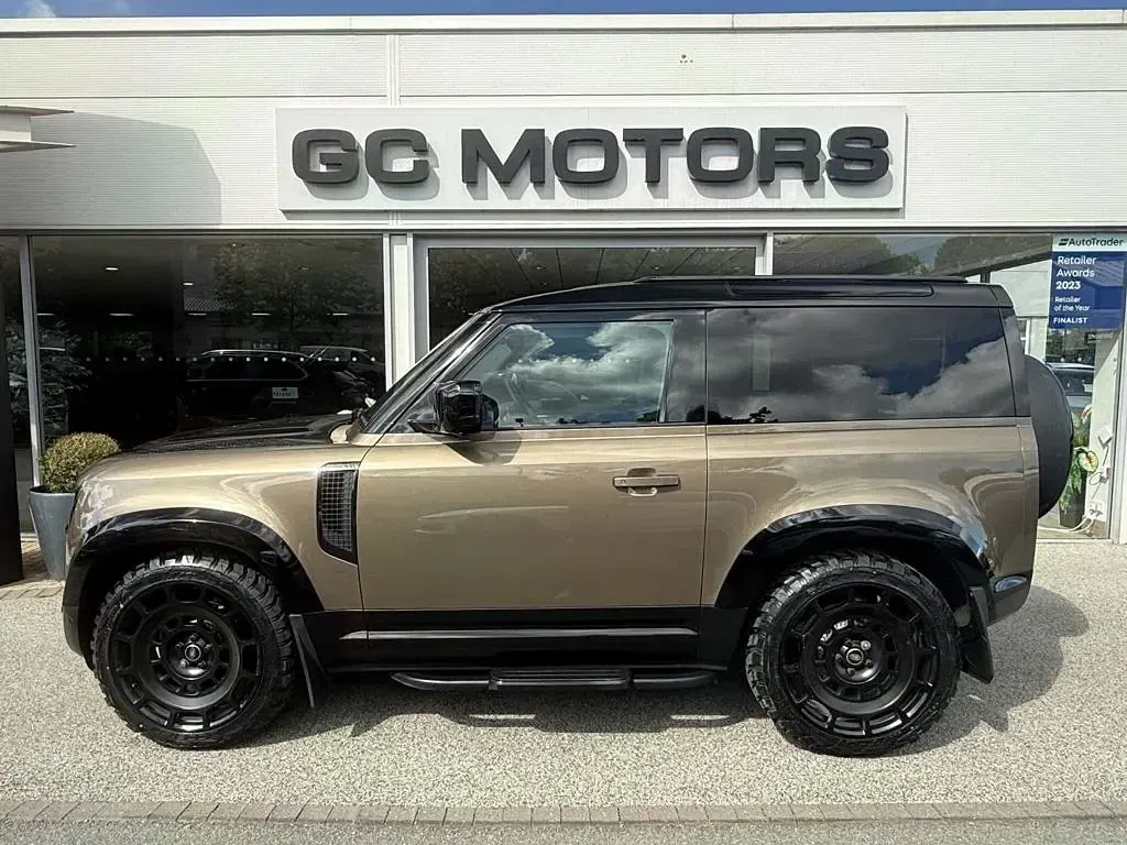 Used Land Rover Defender S 400 HP (294 kW) 2024 Brown SUV