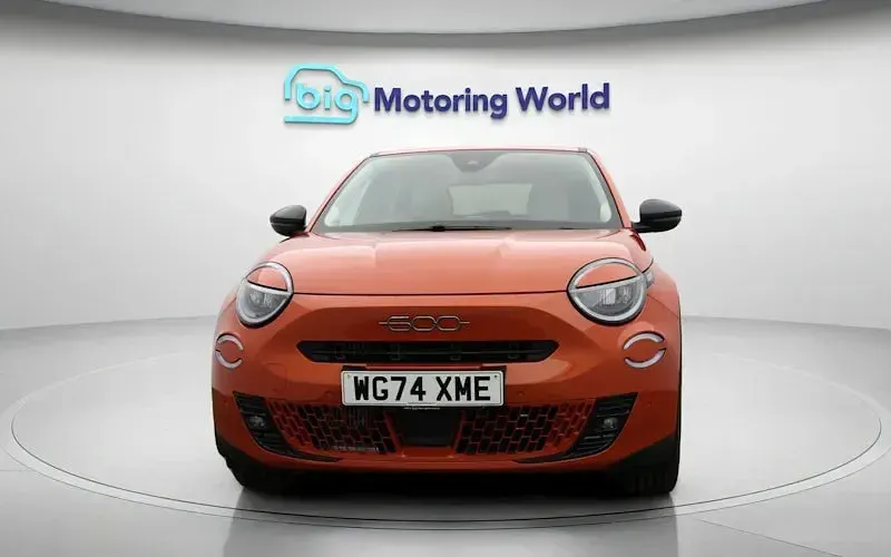 Usado Fiat 600 La Prima 101 HP (74 kW) 2024 Laranja SUV