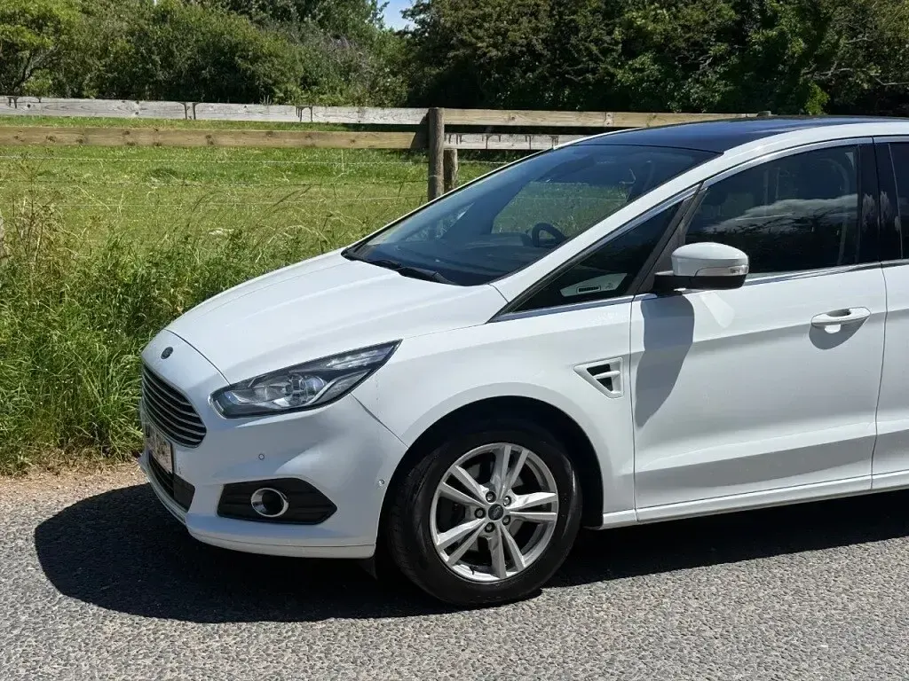 Used Ford S-MAX Titanium 150 HP (110 kW) 2016 White MPV